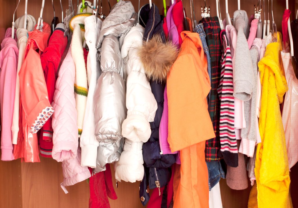 Försök ge alternativ – men förklara varför vinterkläder är viktiga