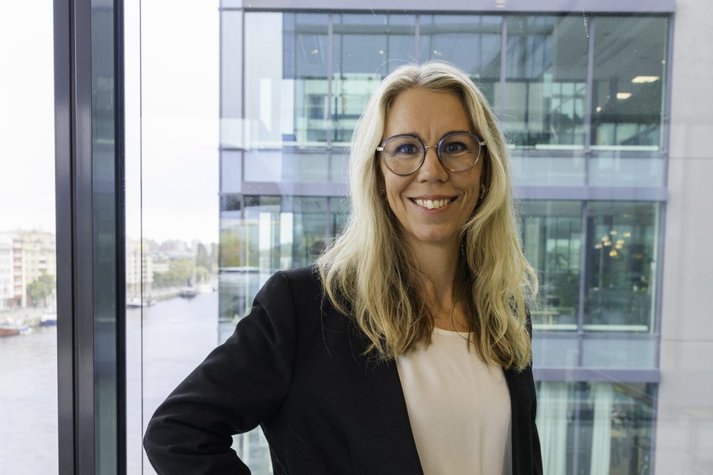 Onlinevänskaper: En viktig del av ungas identitet och gemenskap