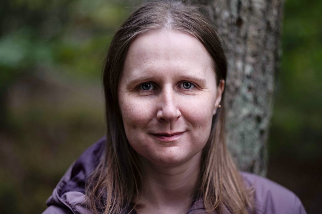 Kände sig ensam i sin Tourettes – nu driver hon förändring