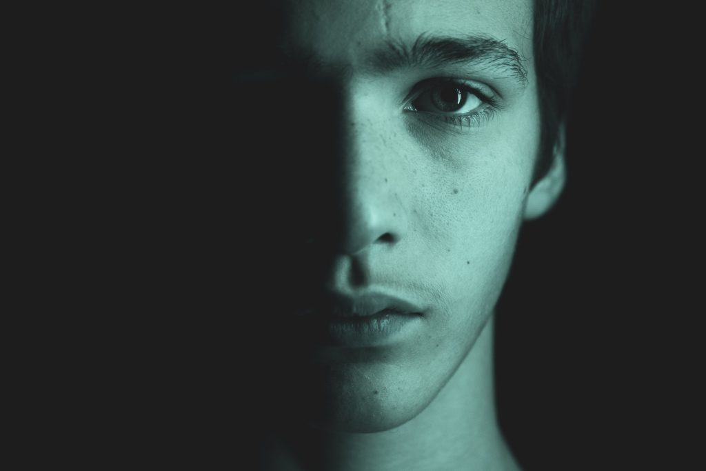 ”Jag var inte lätt att tycka om” – rapport om unga med NPF i riskzon